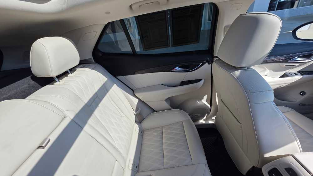 Used 2023 Buick Envision Avenir image 23