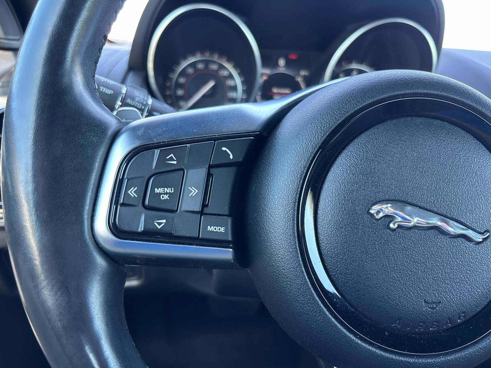 Used 2018 Jaguar F-TYPE R-Dynamic AWD/4WD image 17