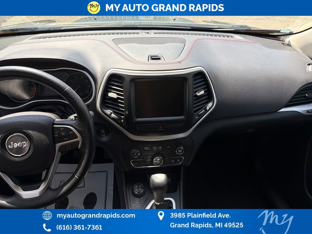 Used 2015 Jeep Cherokee Trailhawk w/ Comfort/Convenience Group AWD/4WD image 20