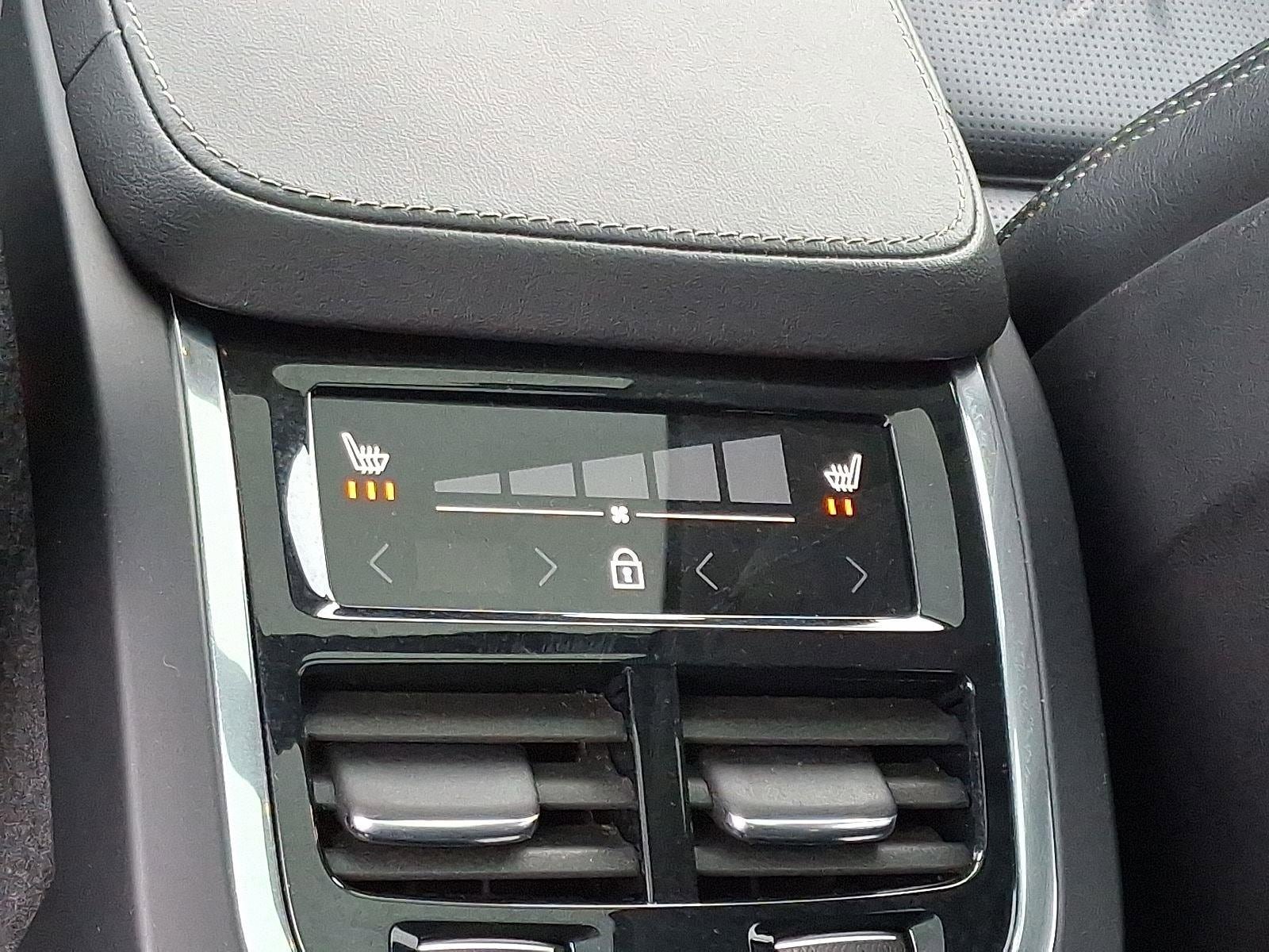 Used 2022 Volvo XC90 T6 Inscription w/ Climate Package image 12