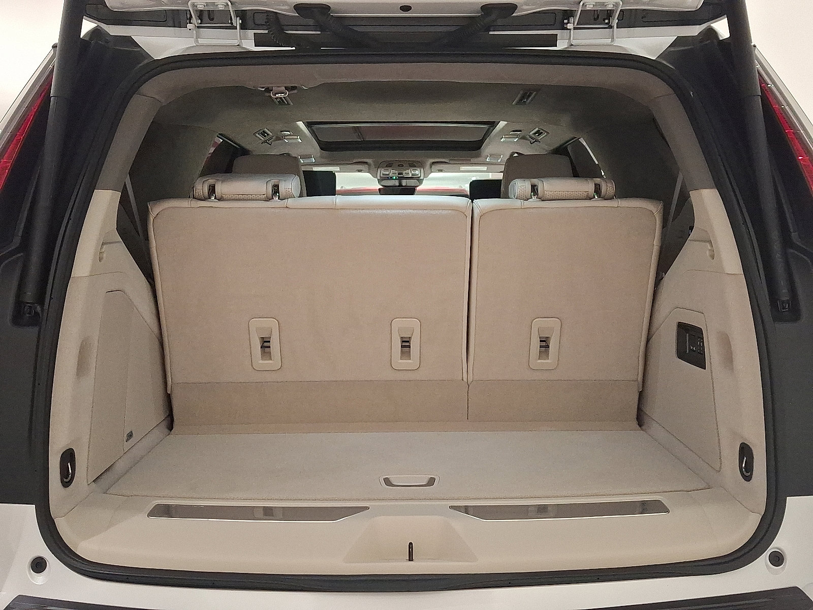 Certified 2024 Cadillac Escalade Sport Platinum w/ LPO, ONYX Package AWD/4WD image 21