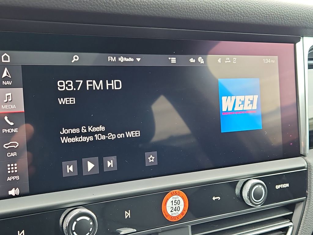 Certified 2025 Porsche Macan image 32