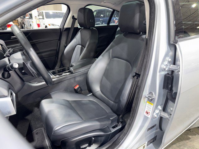 Used 2017 Jaguar XE Premium image 50