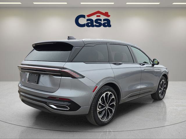 Used 2025 Lincoln Nautilus Reserve AWD/4WD image 3