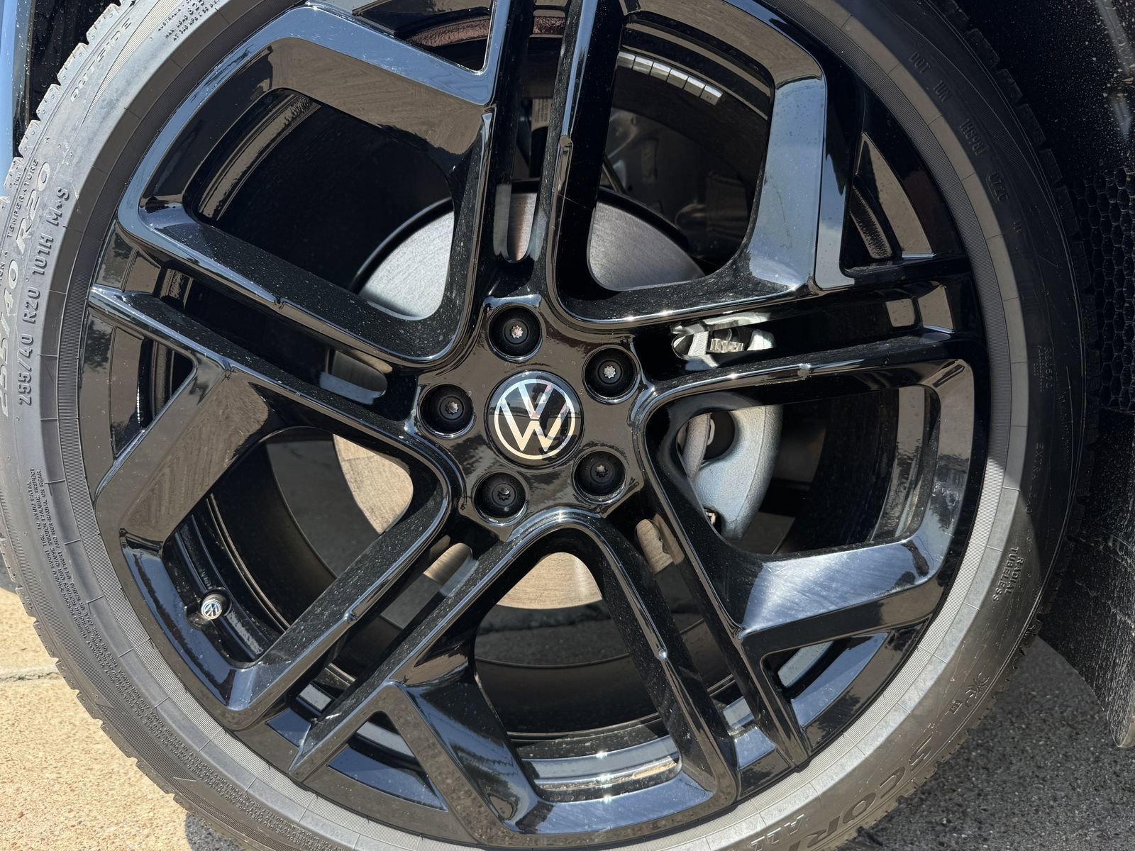 New 2026 Volkswagen Tiguan SE R-Line FWD image 11