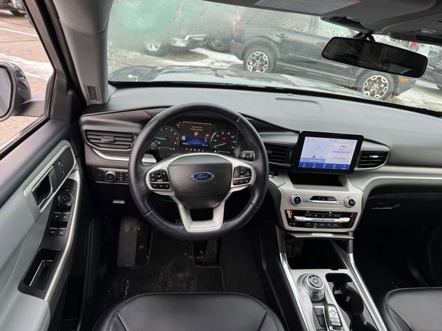 Used 2022 Ford Explorer XLT w/ Equipment Group 202A image 6
