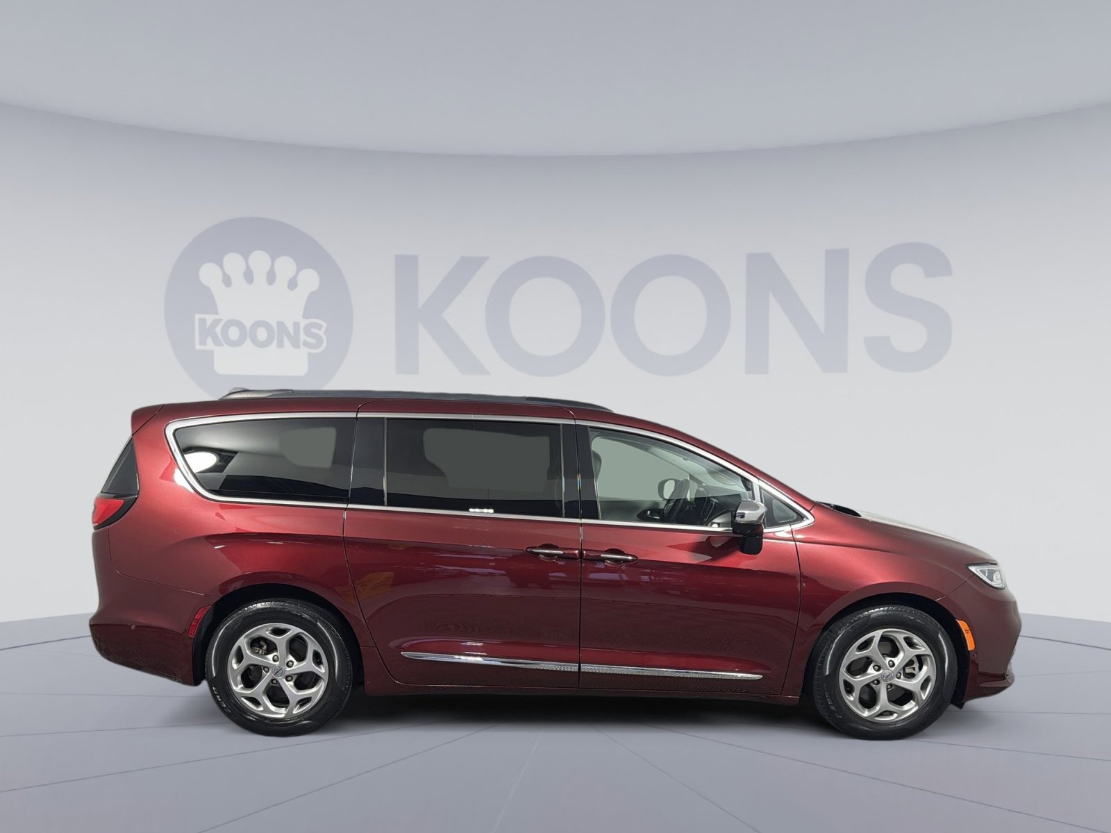 Used 2023 Chrysler Pacifica Limited image 8