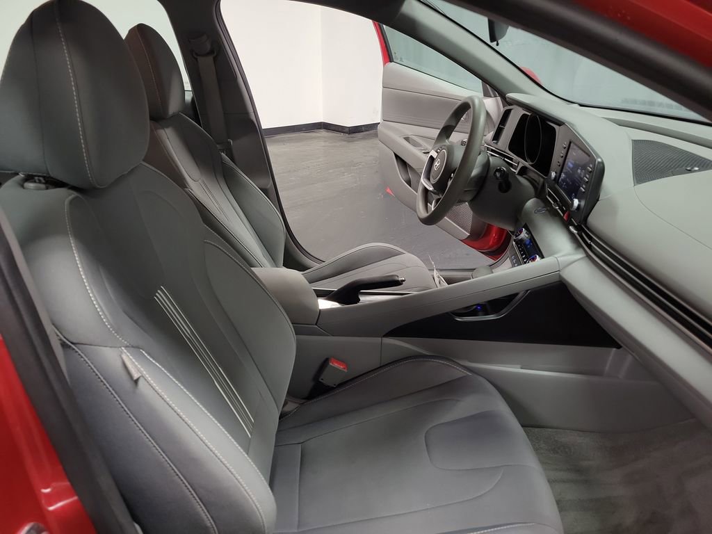 Used 2022 Hyundai Elantra SEL image 21