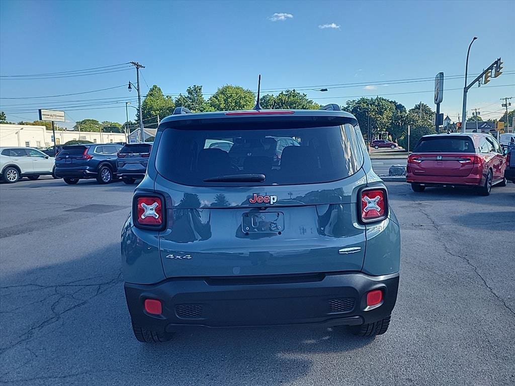 Used 2017 Jeep Renegade Latitude w/ Cold Weather Group AWD/4WD image 4
