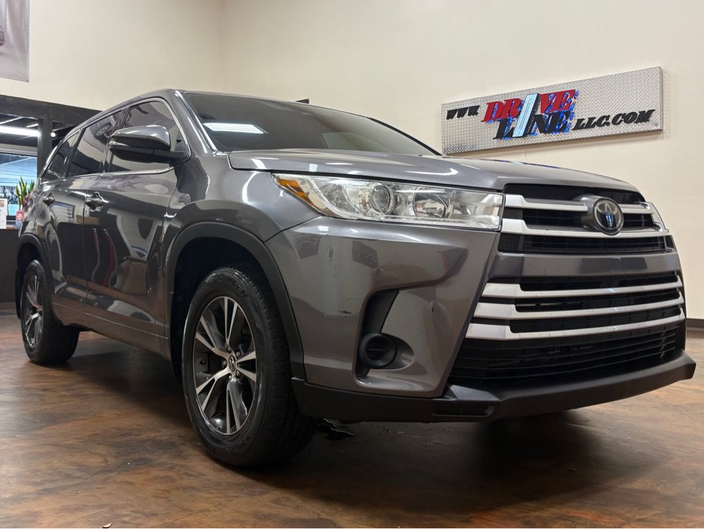 Used 2018 Toyota Highlander LE AWD/4WD image 38