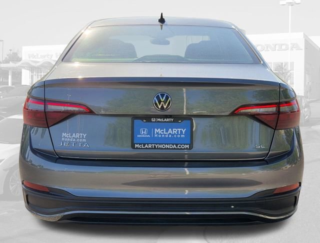 Used 2024 Volkswagen Jetta SE FWD image 7