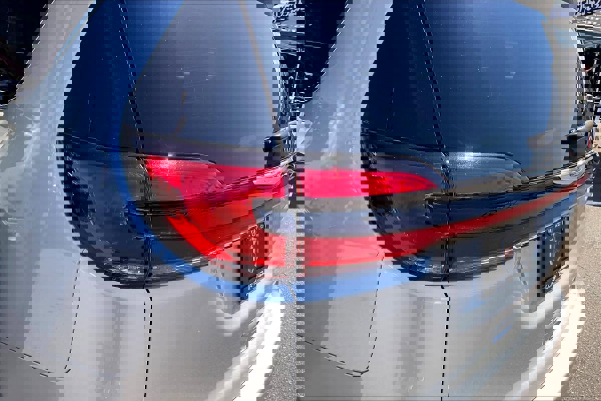 Used 2024 Chrysler Pacifica Touring-L image 27