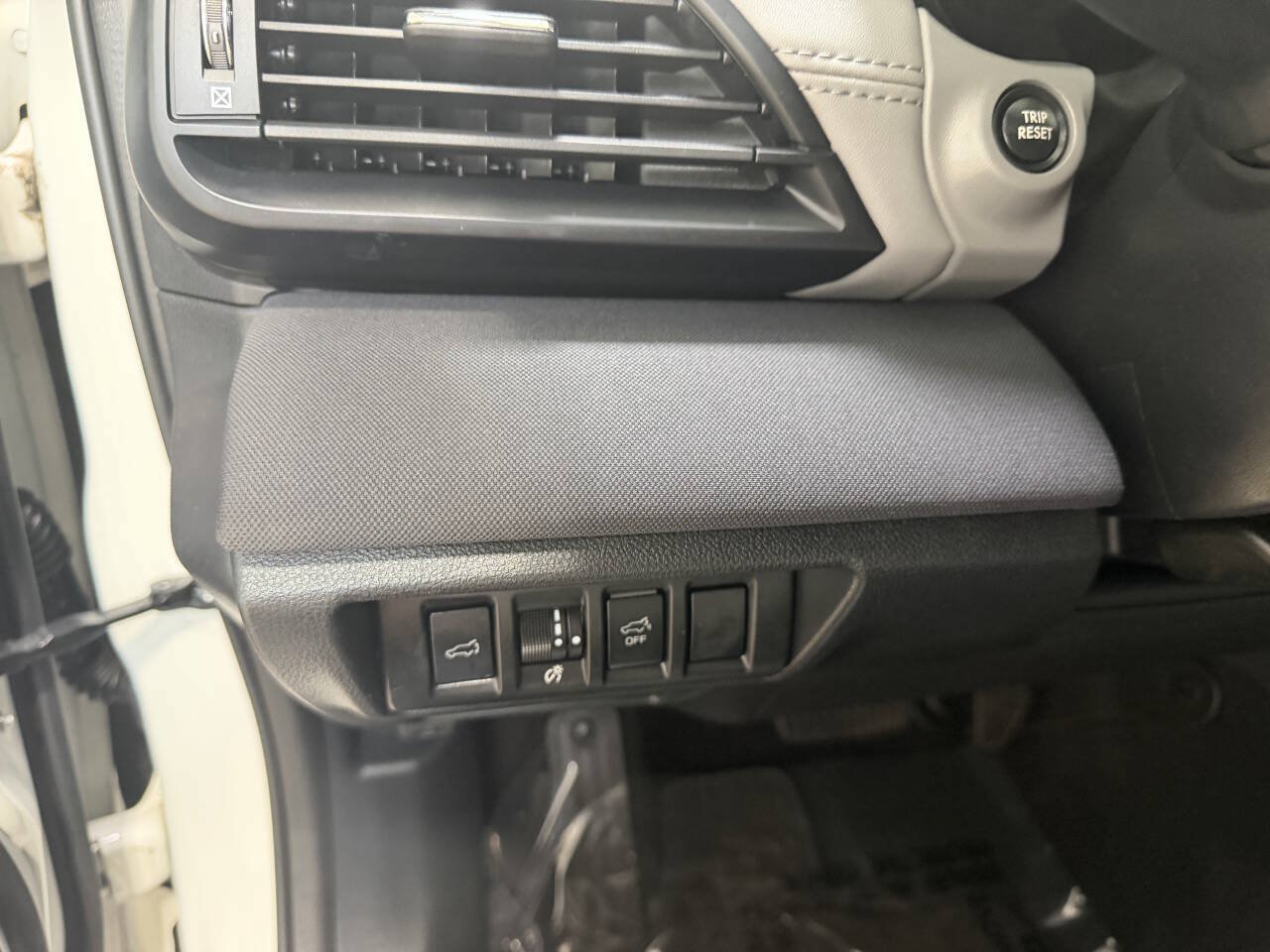 Used 2023 Subaru Outback Premium AWD/4WD image 16