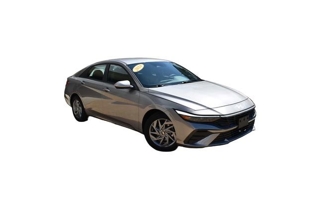 Used 2024 Hyundai Elantra SEL FWD image 2