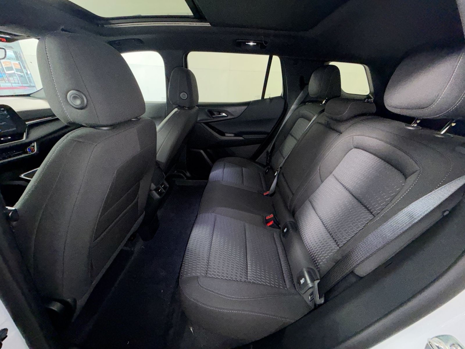 New 2027 Chevrolet Equinox LT w/ Safety and Technology Package AWD/4WD image 25