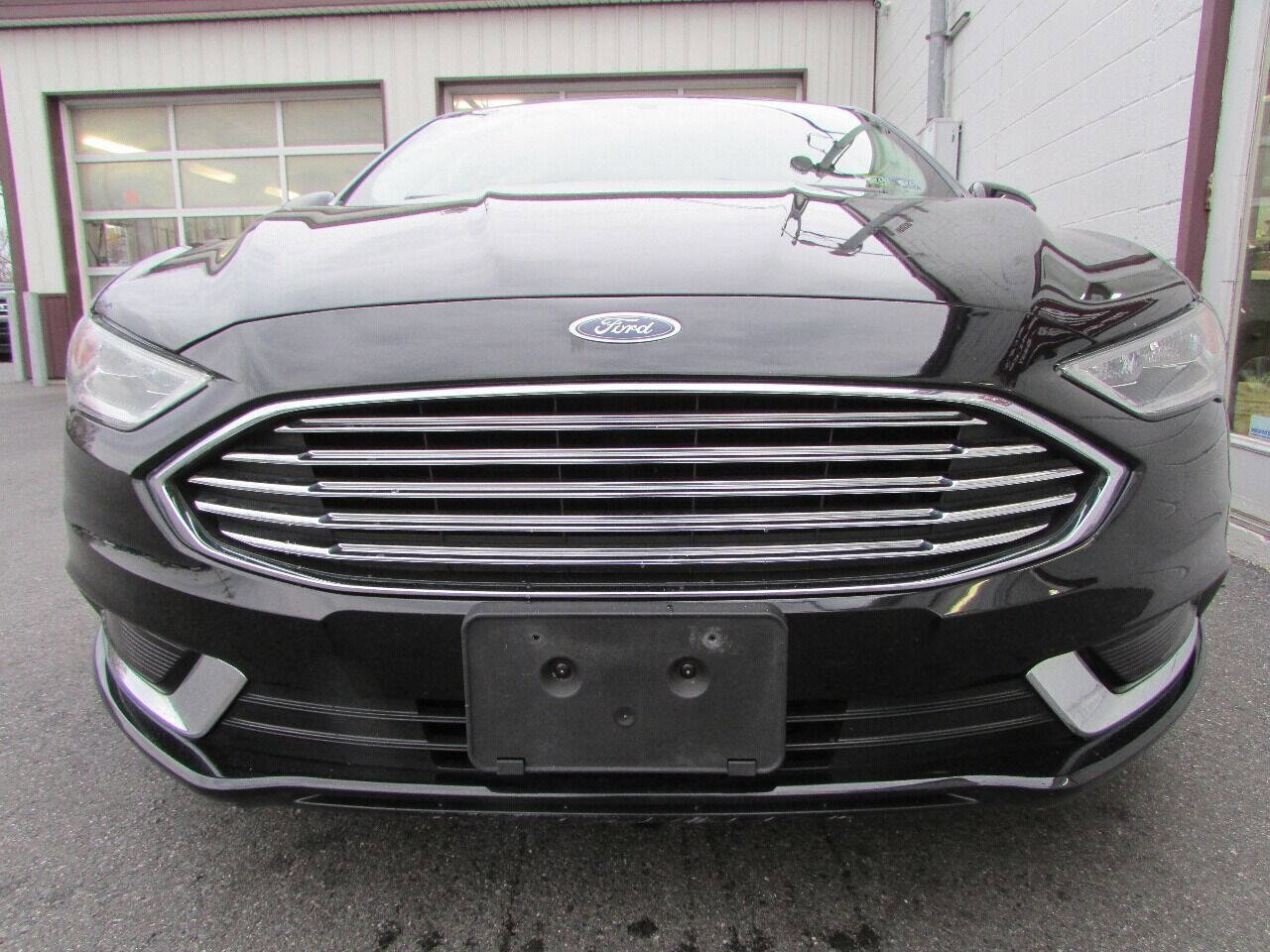 Used 2018 Ford Fusion Energi SE image 2