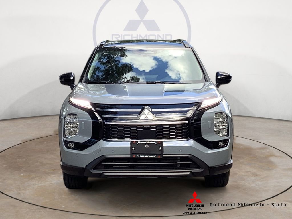 New 2025 Mitsubishi Outlander SE image 8