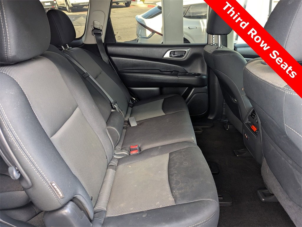 Used 2020 Nissan Pathfinder SV image 17