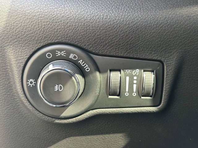 Used 2023 Jeep Compass Limited w/ Sun and Sound Group AWD/4WD image 26