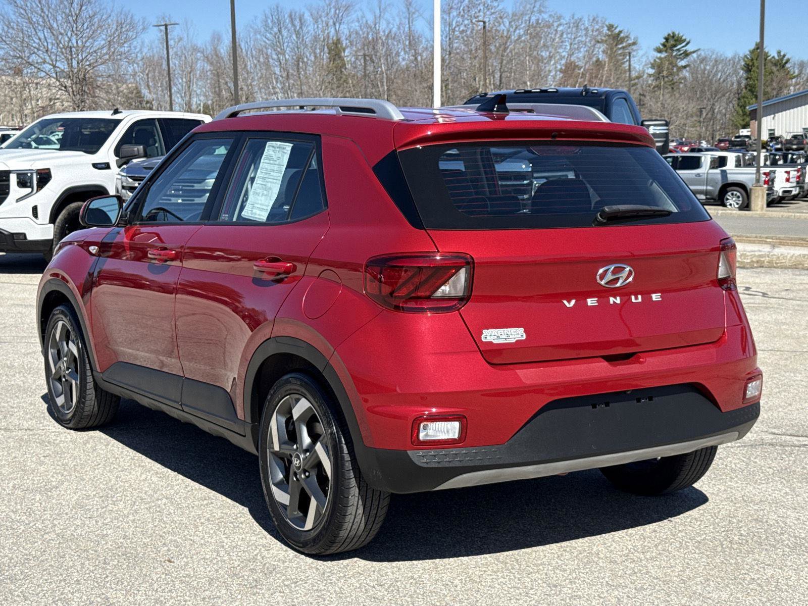 Used 2022 Hyundai Venue Limited w/ Cargo Package FWD image 10