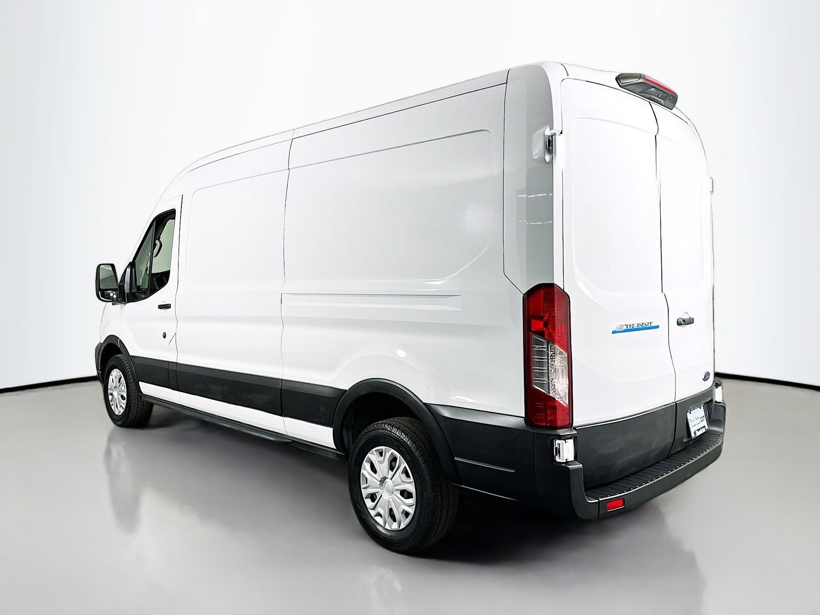 Used 2023 Ford E-Transit Medium Roof image 5