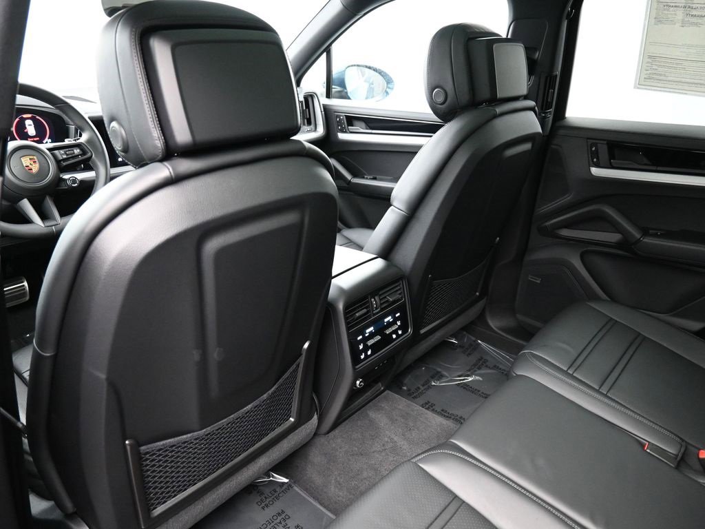 Used 2025 Porsche Cayenne S image 26
