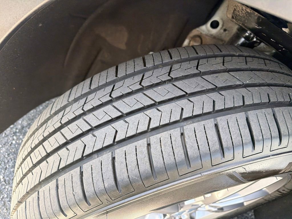 Used 2024 GMC Terrain SLT image 28