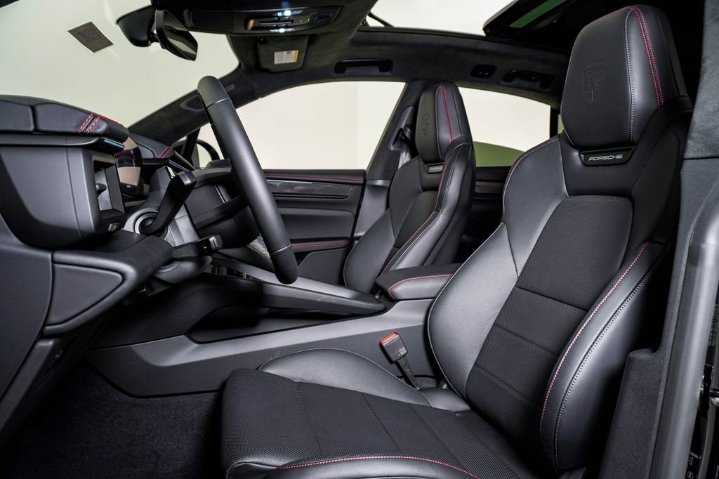 New 2026 Porsche Macan Turbo Electric image 5