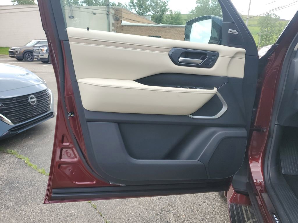 New 2025 Nissan Armada Platinum Reserve image 10