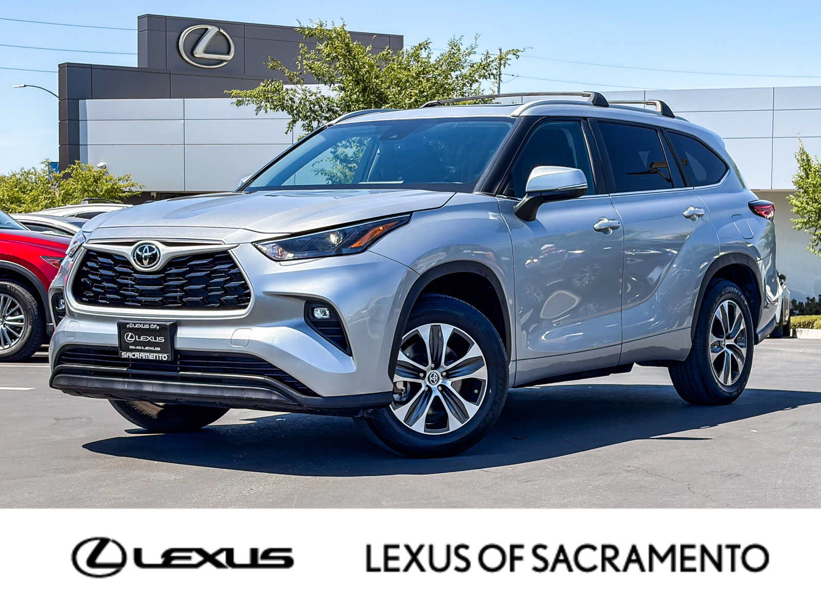 Used 2023 Toyota Highlander XLE FWD image 1
