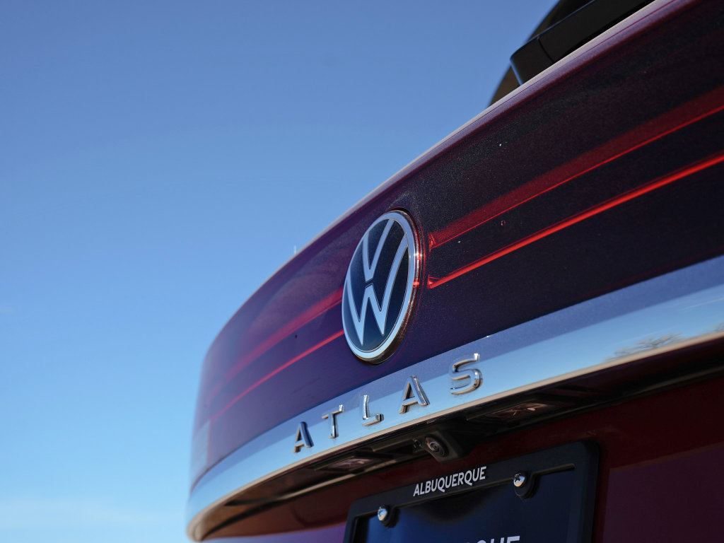 Used 2025 Volkswagen Atlas Cross Sport SE w/ Panoramic Sunroof Package image 10