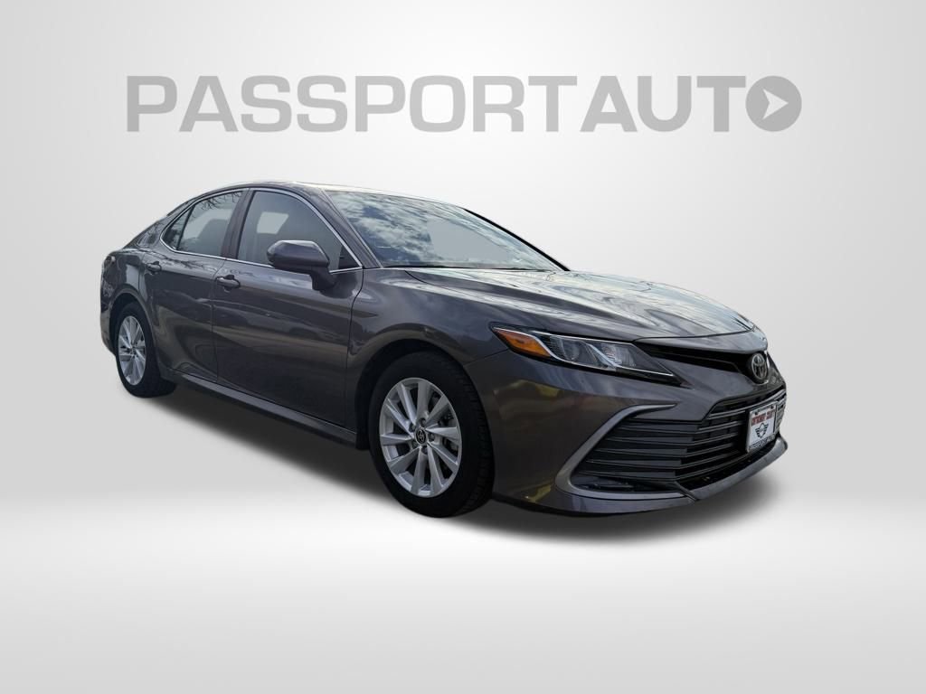 Used 2022 Toyota Camry LE image 3