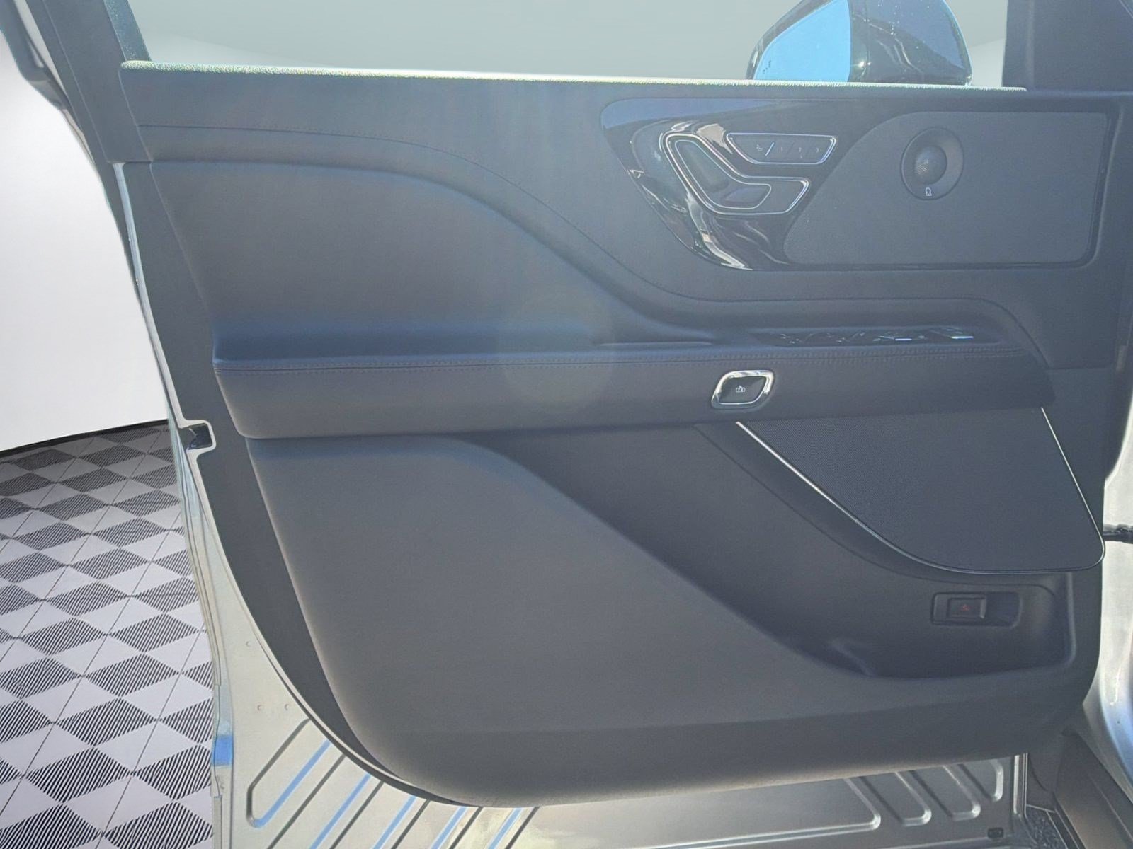 Used 2024 Lincoln Aviator Reserve w/ Jet Package AWD/4WD image 25