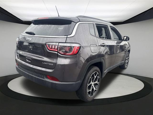 Used 2024 Jeep Compass Limited image 10