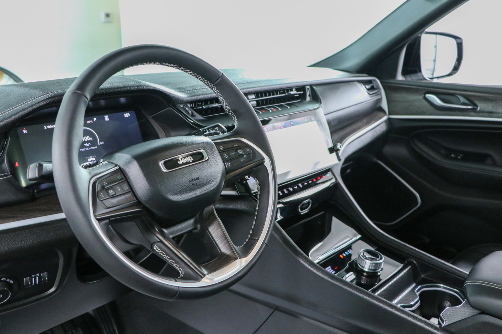 Used 2026 Jeep Grand Cherokee L Limited AWD/4WD image 24