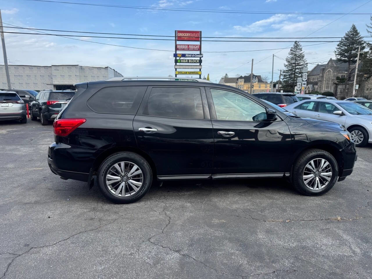 Used 2019 Nissan Pathfinder S image 8