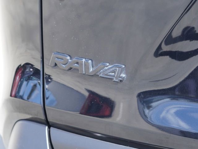 Used 2019 Toyota RAV4 XLE w/ Convenience Package FWD image 9