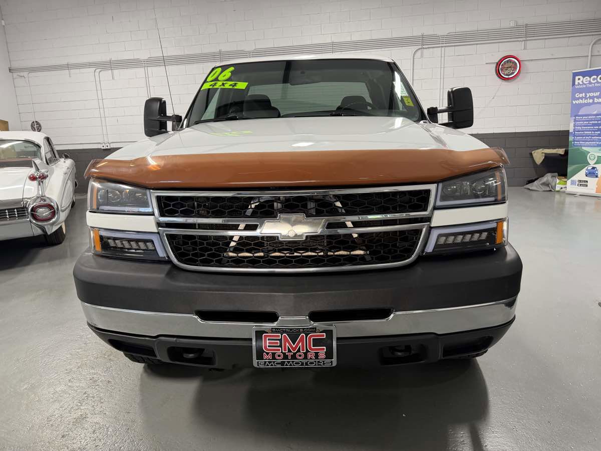 Used 2006 Chevrolet Silverado 2500 LS w/ Skid Plate Package AWD/4WD image 12