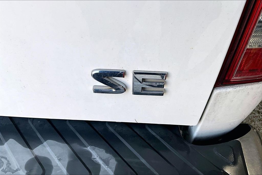 Used 2010 Nissan Frontier SE image 23