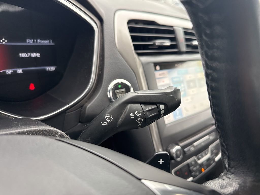 Used 2017 Ford Fusion SE w/ Fusion SE Technology Package FWD image 13