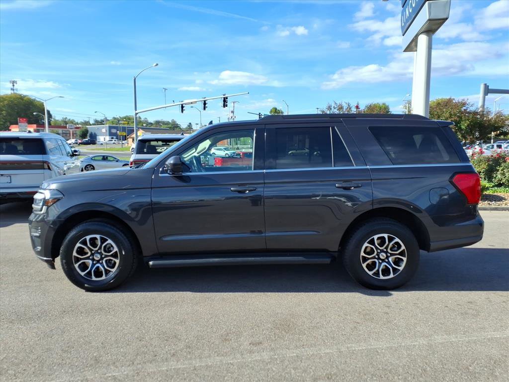 Used 2024 Ford Expedition XLT image 2