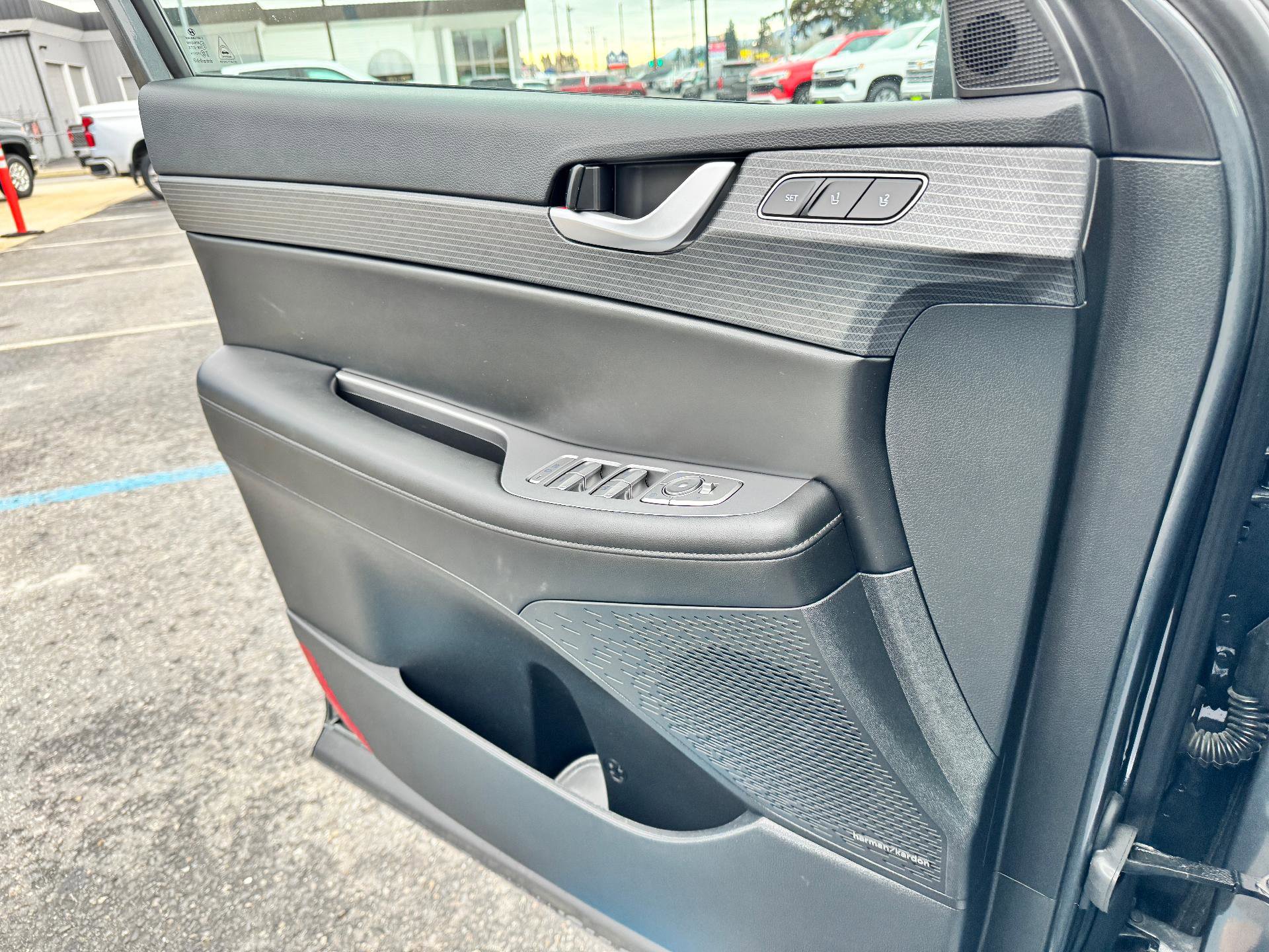 Used 2025 Hyundai Palisade Limited image 35