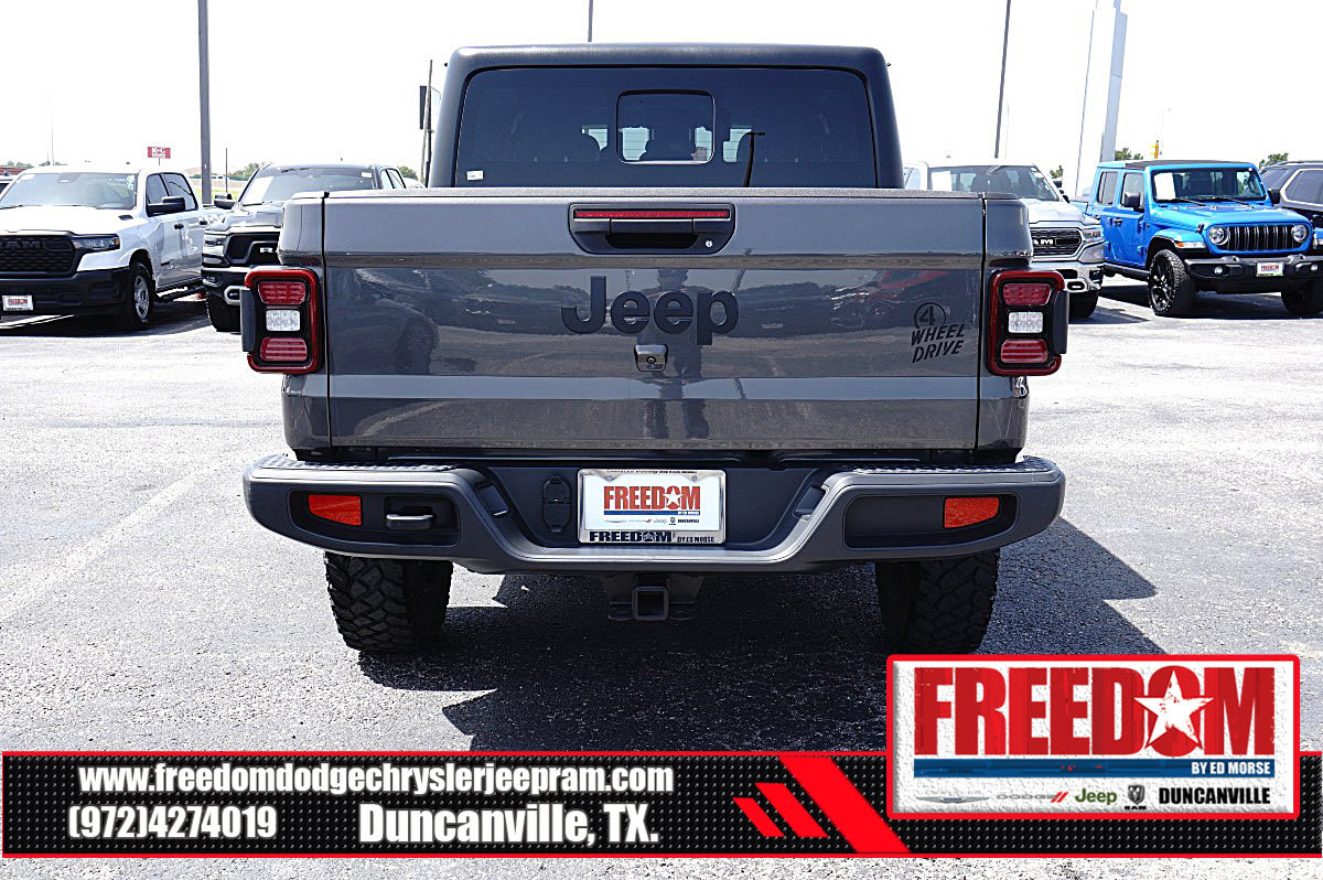 Used 2024 Jeep Gladiator Sport AWD/4WD image 4