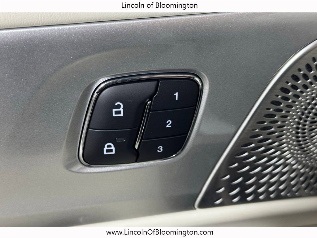 New 2026 Lincoln Nautilus Black Label w/ Jet Appearance Package image 21