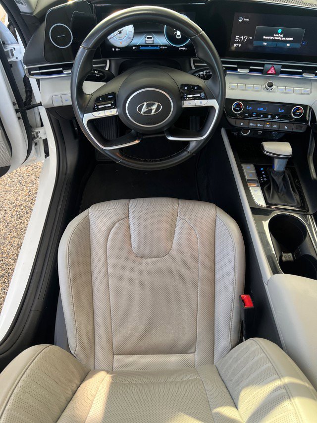Used 2021 Hyundai Elantra Limited image 18