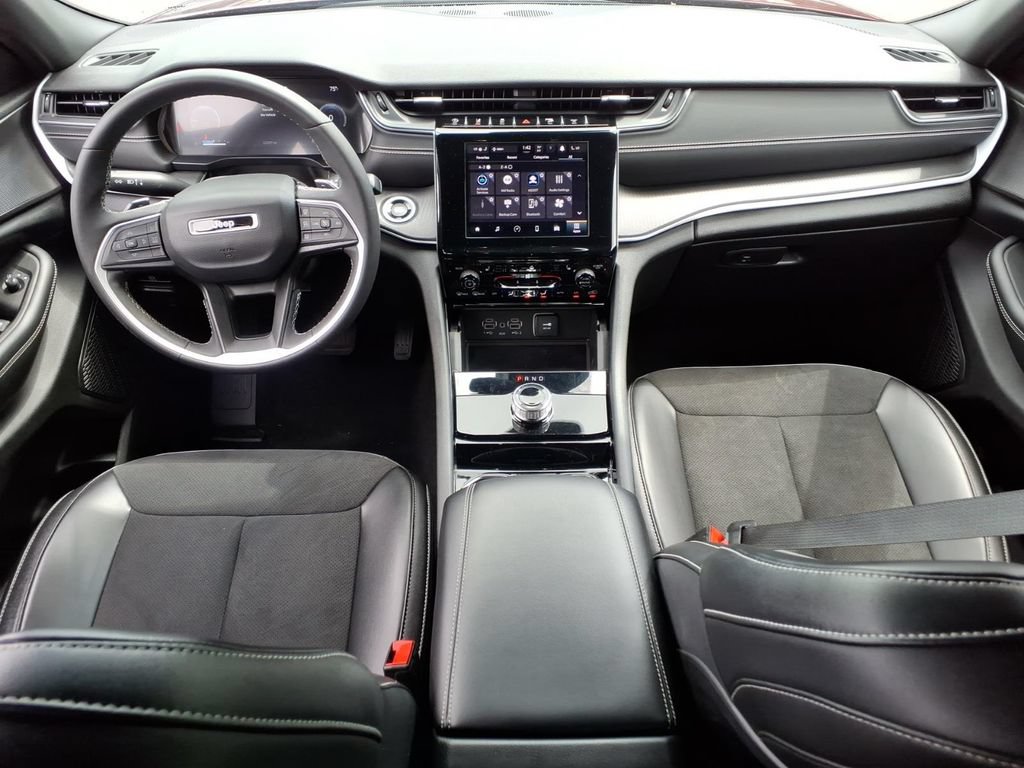 Used 2023 Jeep Grand Cherokee L Laredo AWD/4WD image 25