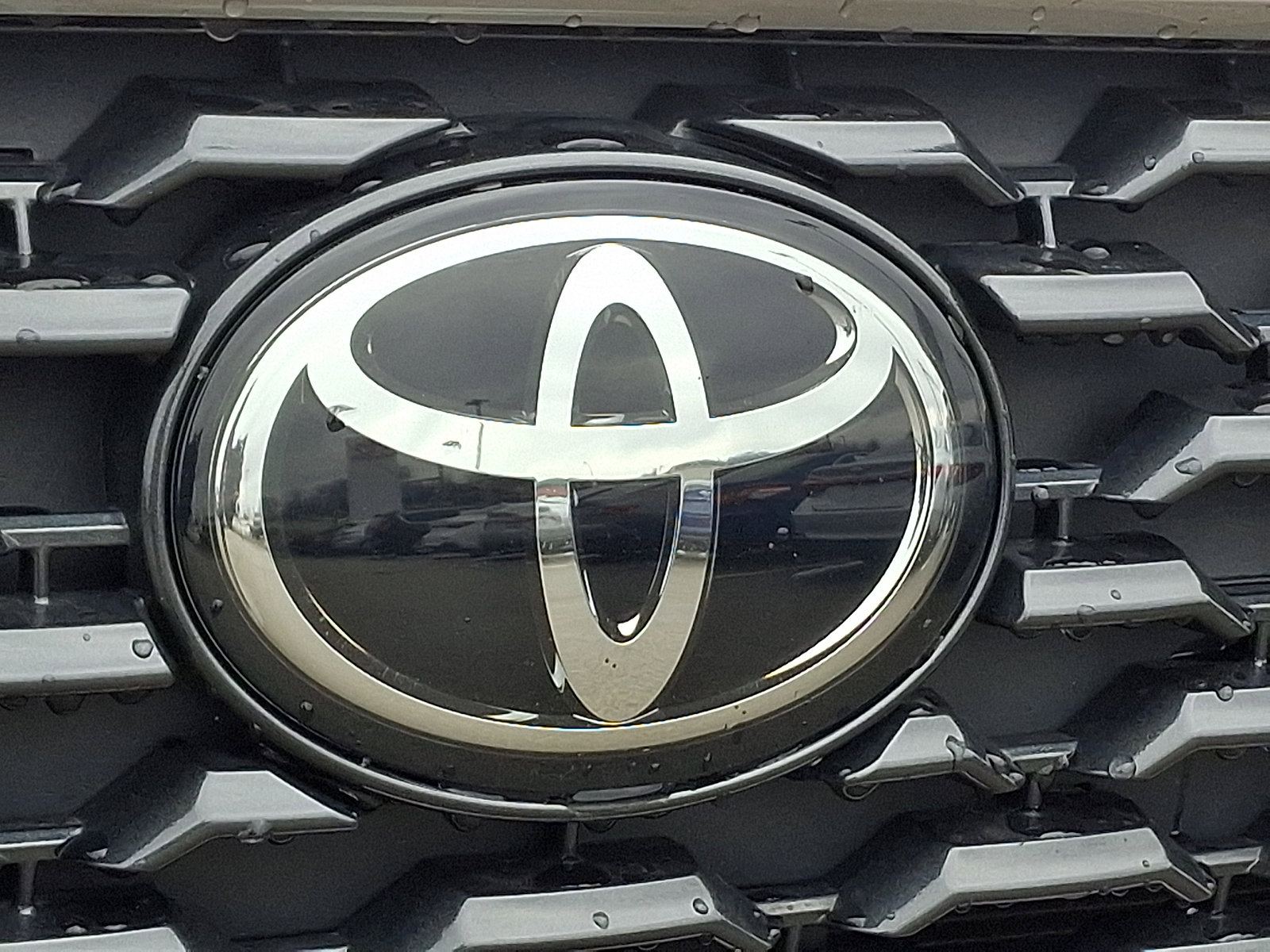 Certified 2022 Toyota Corolla Cross XLE w/ Convenience Package image 30