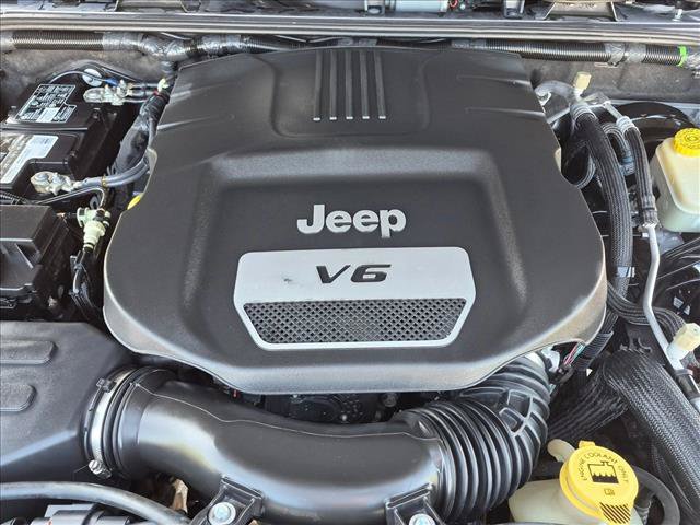 Used 2016 Jeep Wrangler Unlimited Sahara w/ Connectivity Group AWD/4WD image 21