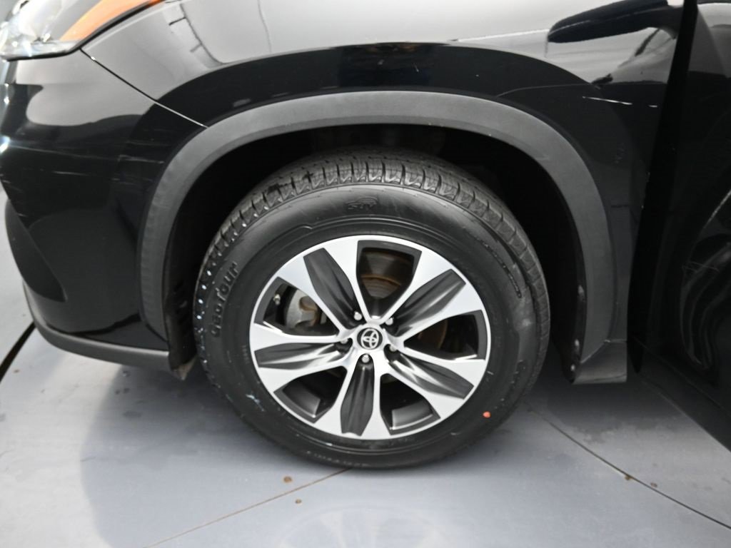 Certified 2021 Toyota Highlander XLE image 22