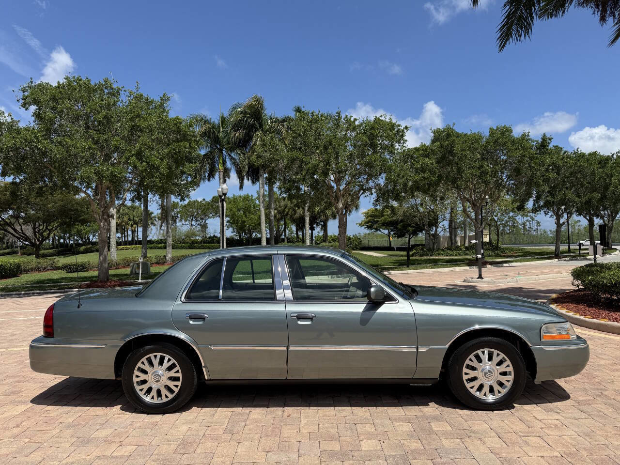 Used 2005 Mercury Grand Marquis LS image 2